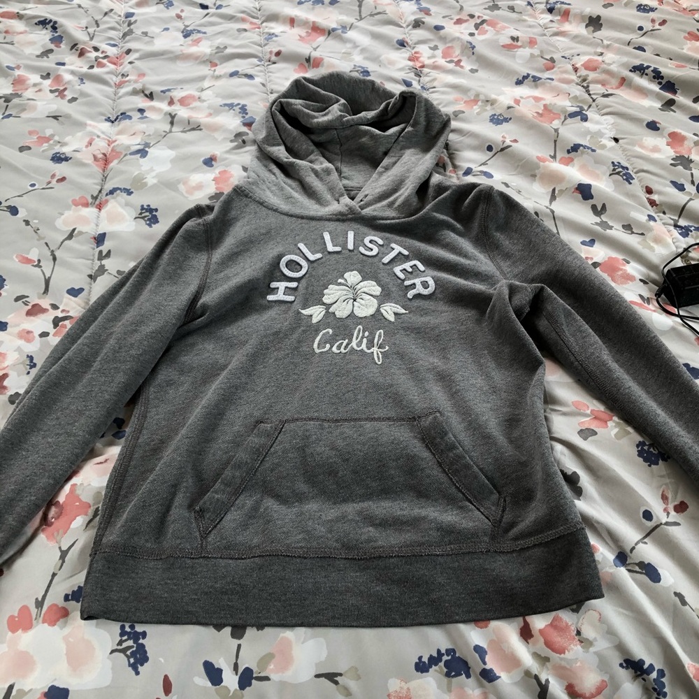 Women’s Hollister Sweatshirt
